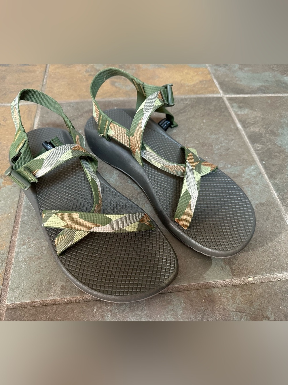 Chaco Z/Cloud EcoTread Green Camouflage Womens Size 11 Strappy Sandals Shoes
